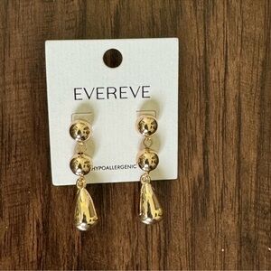 Evereve Delia drop earring size 1.5”